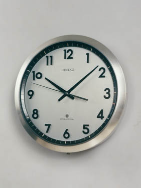 Launching of the world's first quartz wall clock