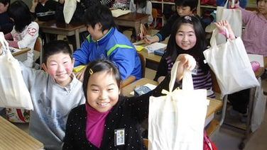 2011年11月　岩手県大槌町の小学校へ支援物資を送付