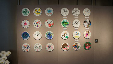 2011年12月　セイコーミュージアム・ギンザで東北の子供たちが作ったクロックを展示