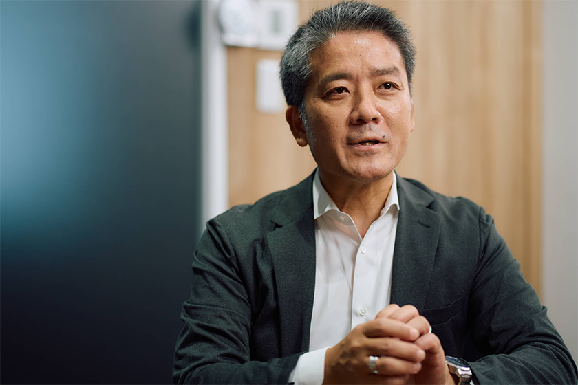 楠 智之さん　写真