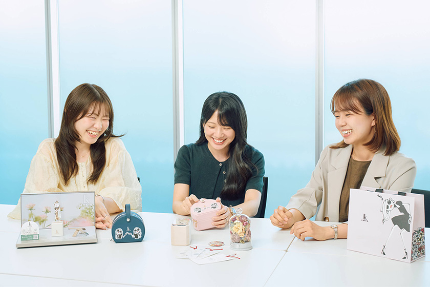 左から塚谷さん、武内さん、吉田さん 写真