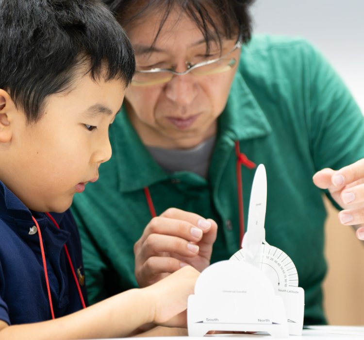 初めての社員親子向け「時育&reg;わくわく時計教室」開催