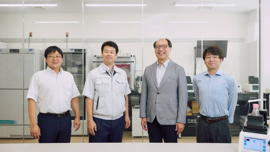 なぜ時計のセイコーが微生物を？理研と挑むバイオものづくり