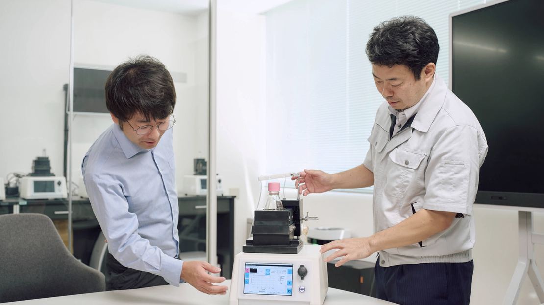 バイオ実験の自動化へ。理研-セイコー連携センターが研究開発する装置