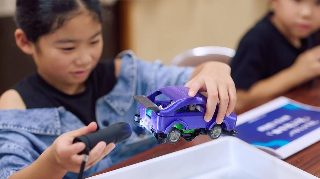 光を当てると動き出す。セイコーNPC、初めての小学生向け「はんどうたい体験教室」開催