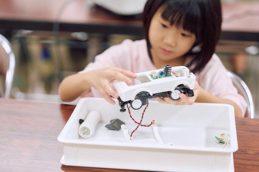 光センサで走る車の組み立て　画像