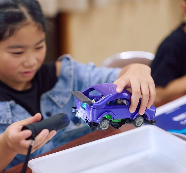 光を当てると動き出す。セイコーNPC、初めての小学生向け「はんどうたい体験教室」開催