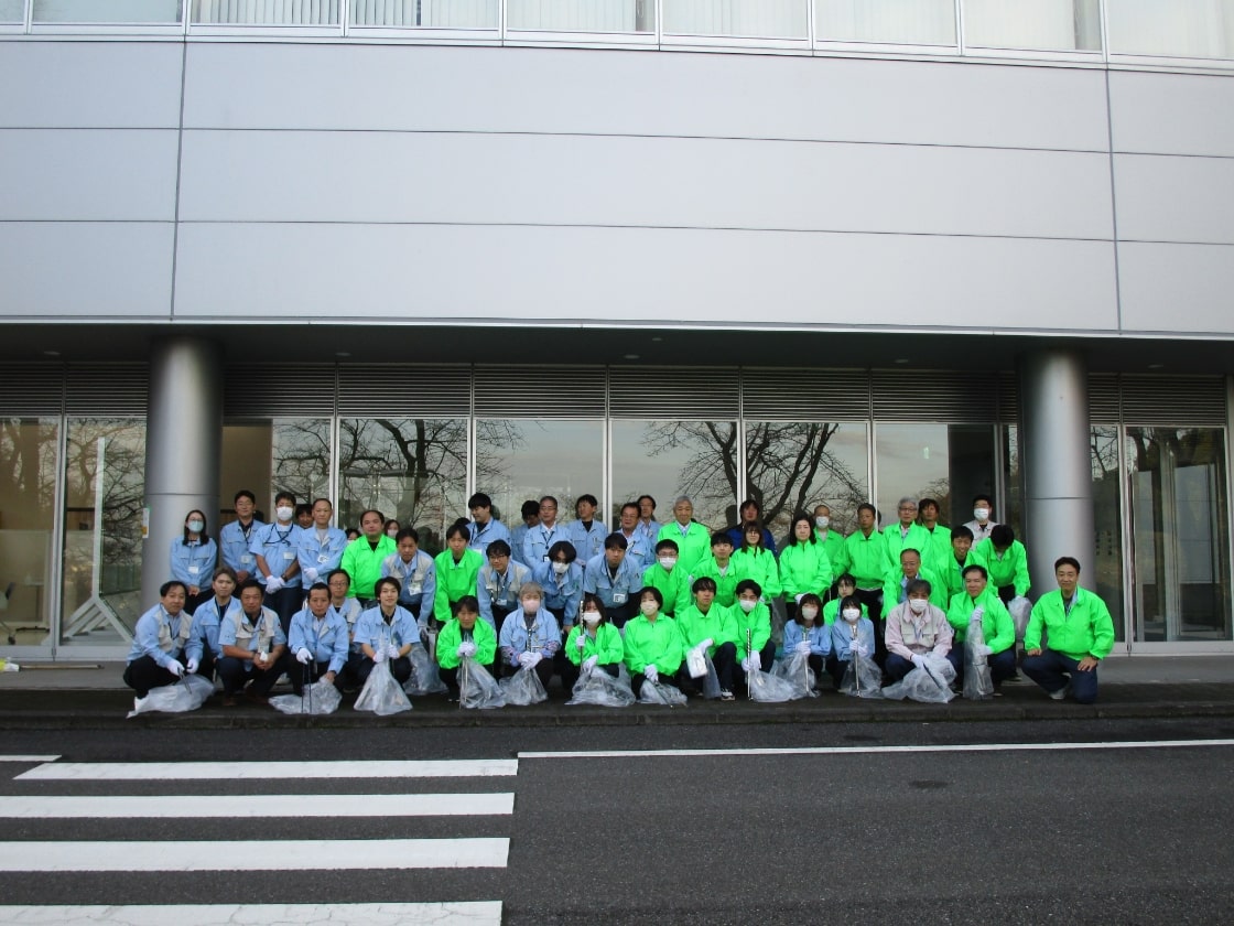 Participants in the cleanup efforts organized by SII Crystal Technology