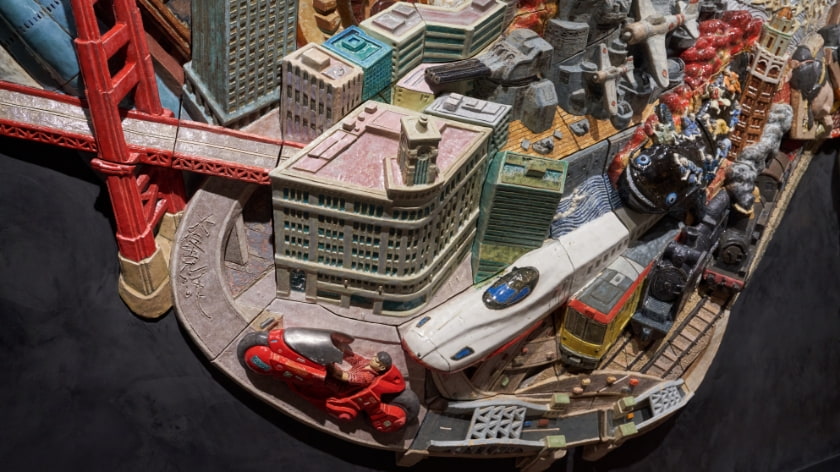 SEIKO HOUSE depicted within the ceramic relief