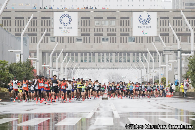 東京マラソン 走り出す人々　写真