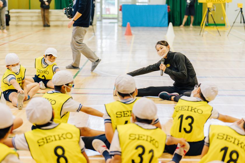 わくわく陸上教室での福島千里さん　写真