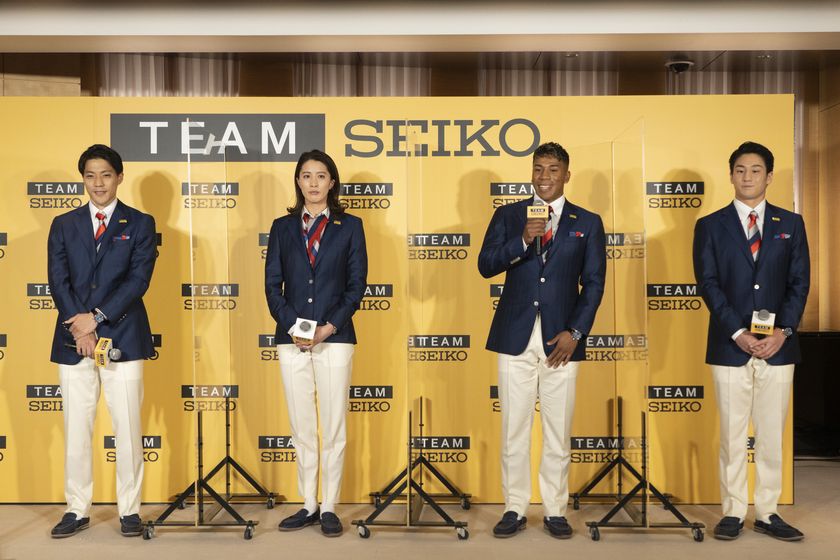 オフィシャルスーツを初披露したTeam Seiko 写真
