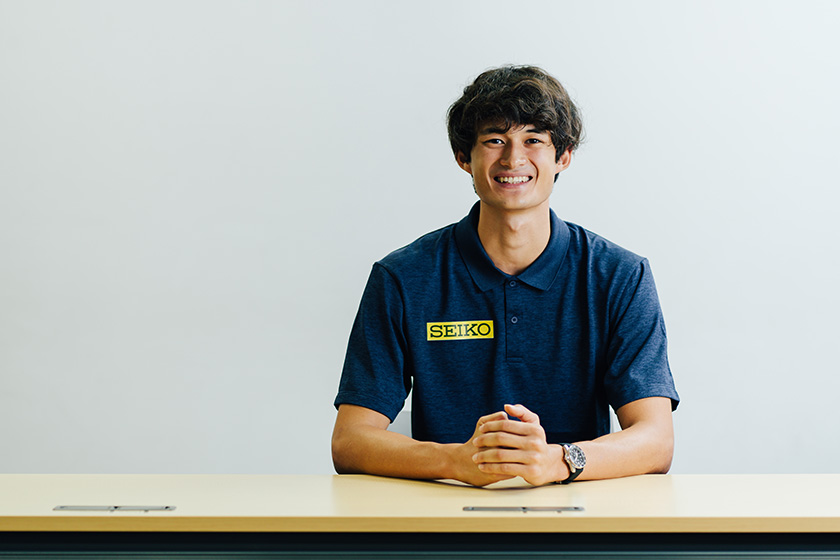 インタビューを受ける豊田選手 写真
