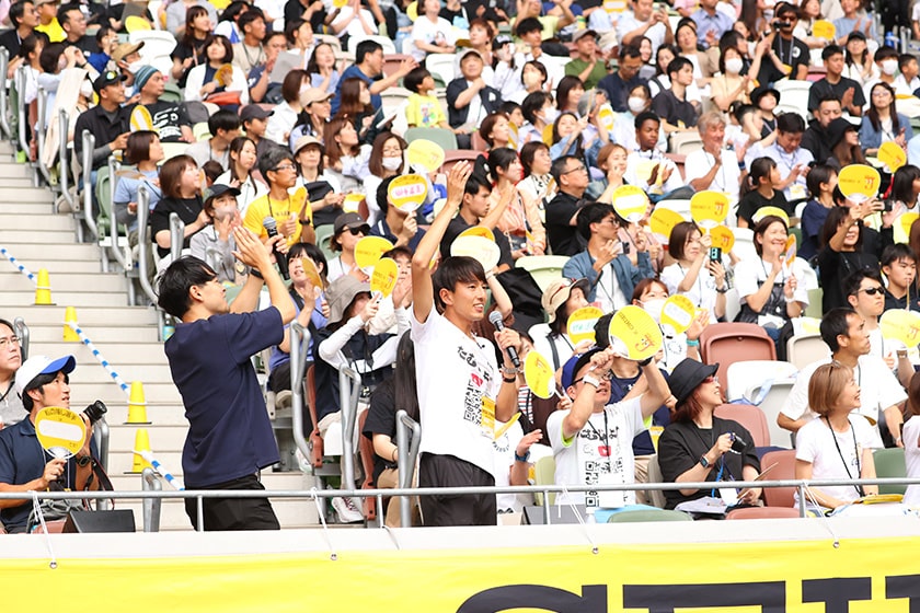 たむじょーさん(右)としゅうへいさん(左)が競技解説をする様子