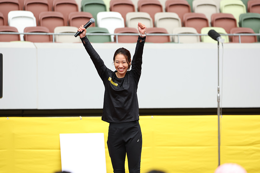 セイコーわくわくスポーツ教室の開会を宣言する福島さん