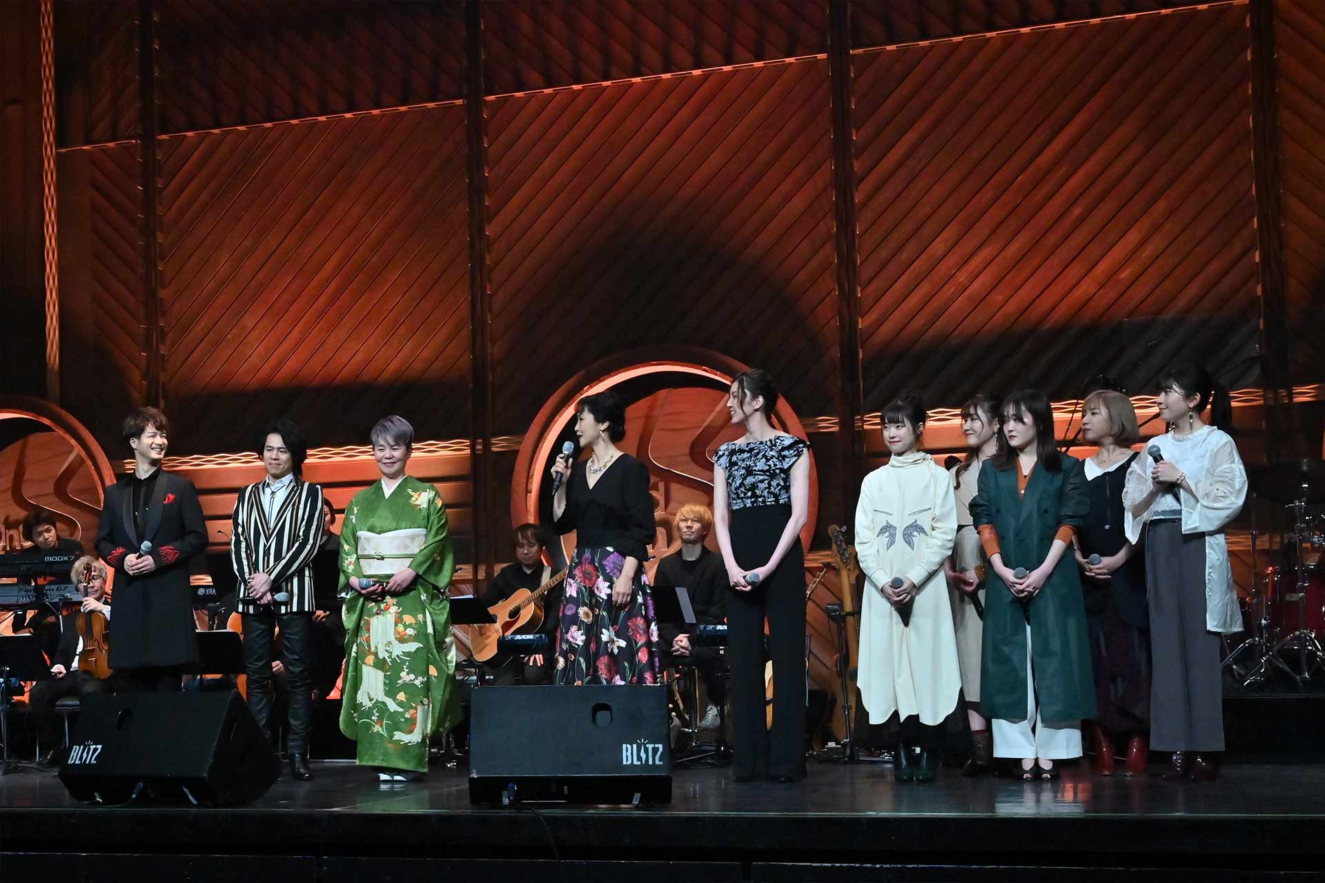 朝夏まなと、島津亜矢、田代万里生、中川晃教、濱田めぐみ、Little Glee Monster(50音順)