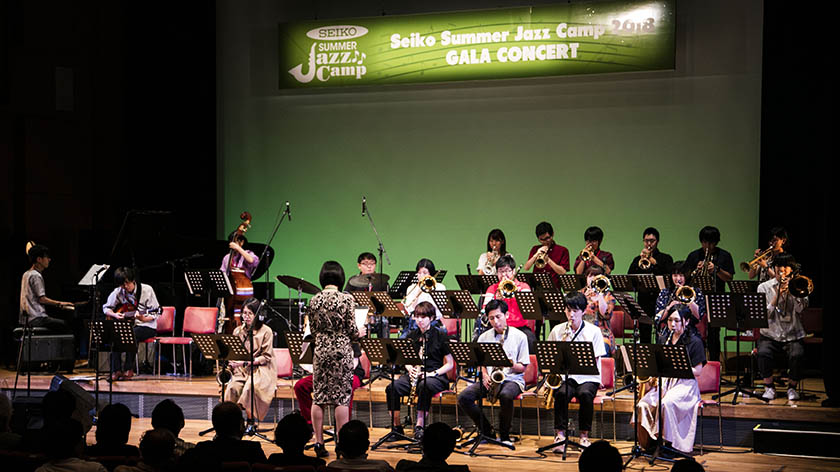 受講生が演奏する様子