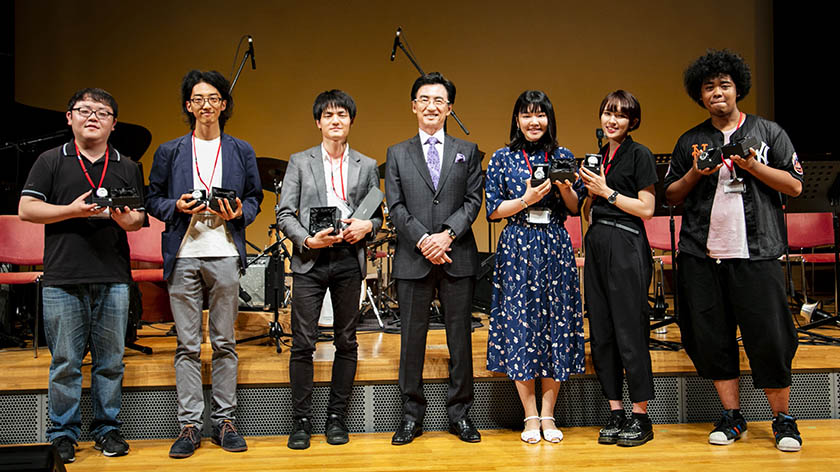 セイコーグループ服部CEOと受賞者たち