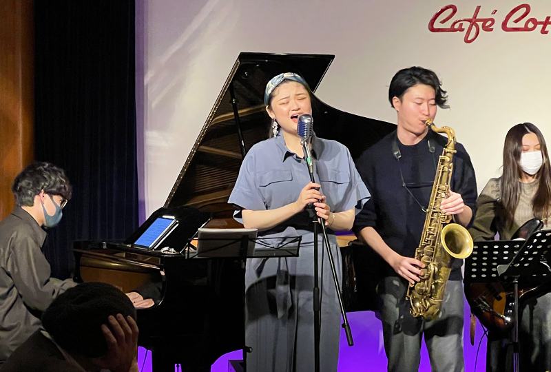 歌うアイヤンさん