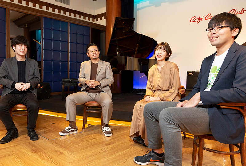 4人のトーク風景