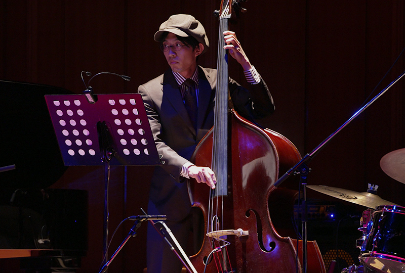 演奏する米澤毅風さん