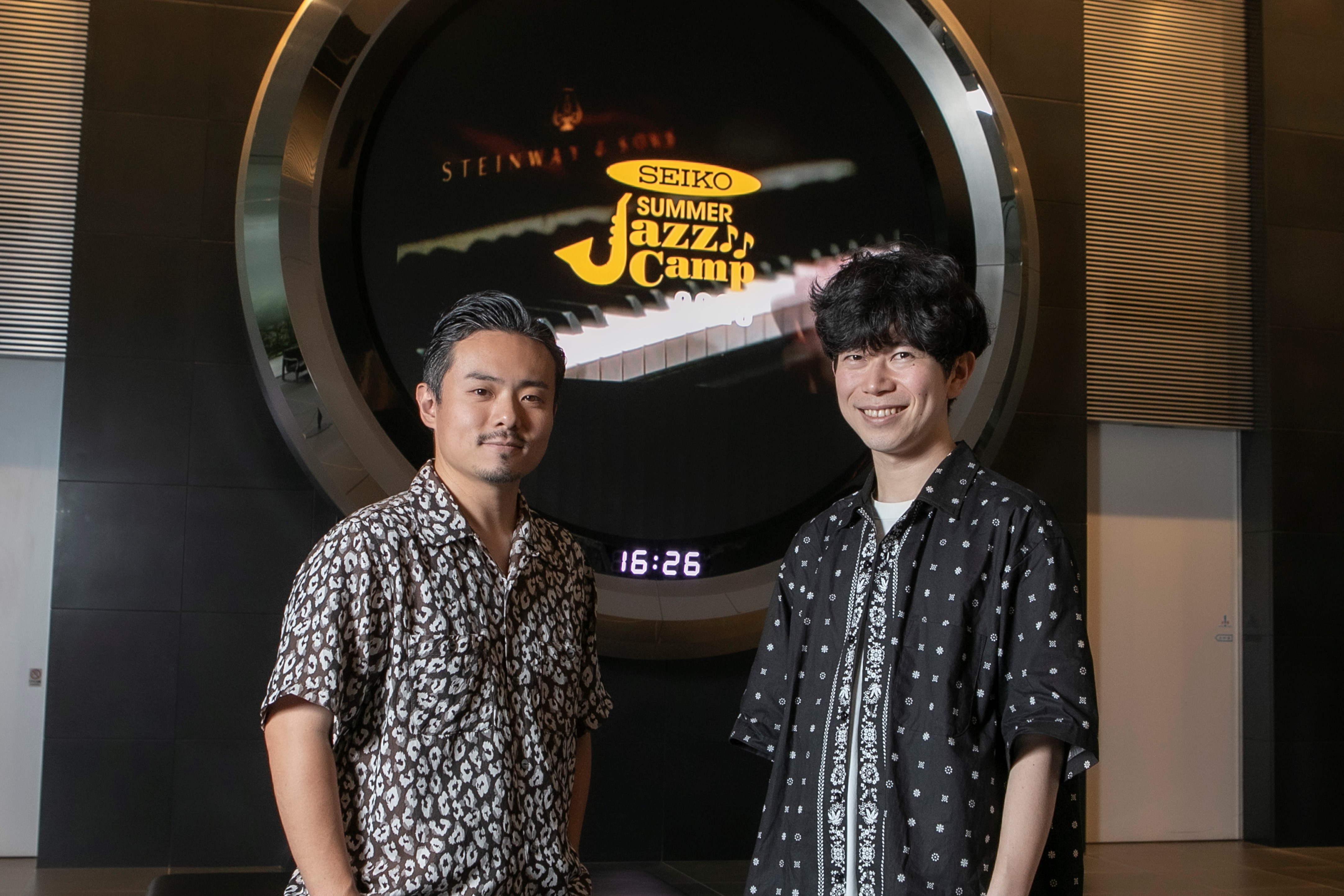 大林武司と壷阪健登によるジャズ・ピアニスト同士のスペシャル対談