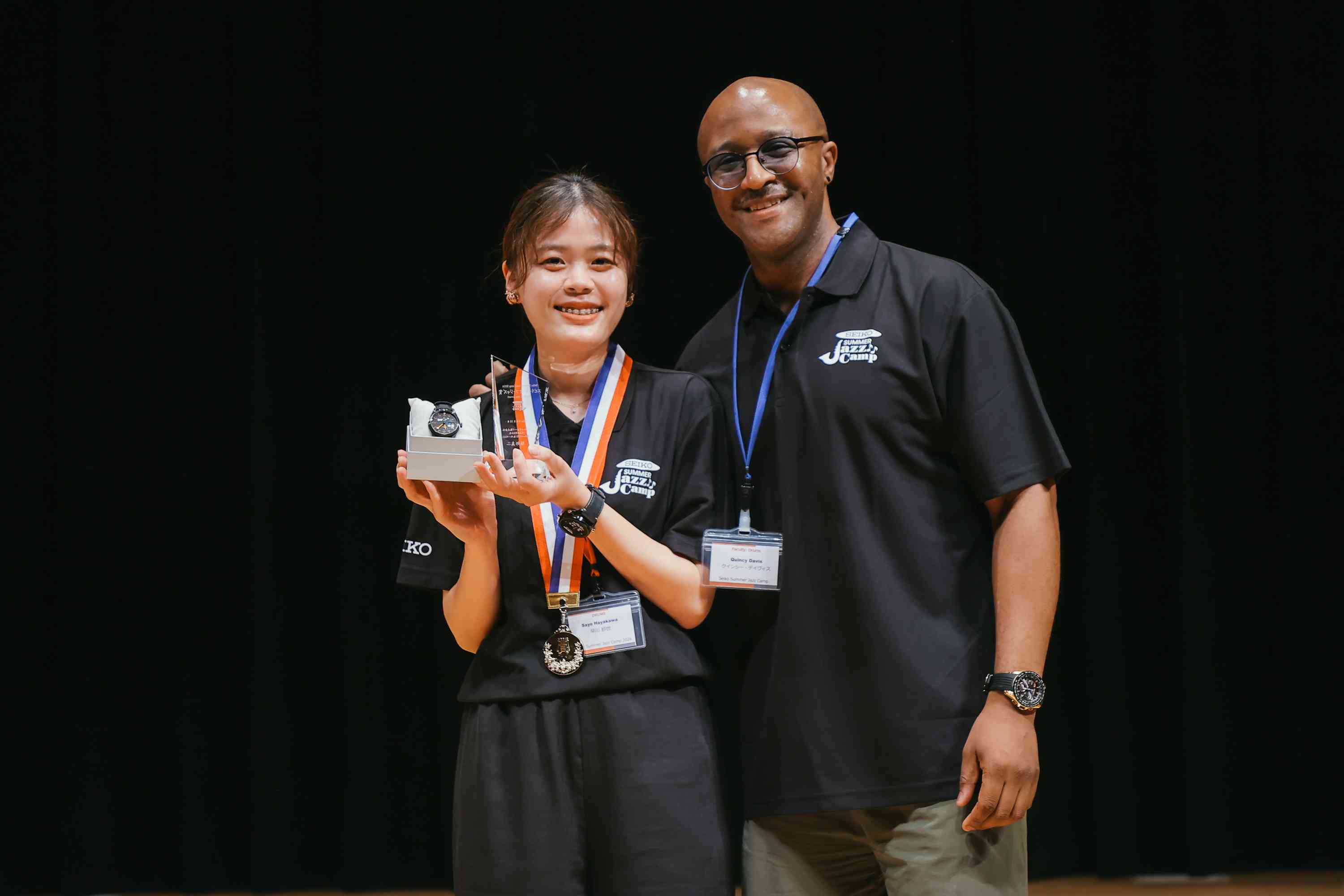 早川紗世さんとクインシー・デイヴィス氏