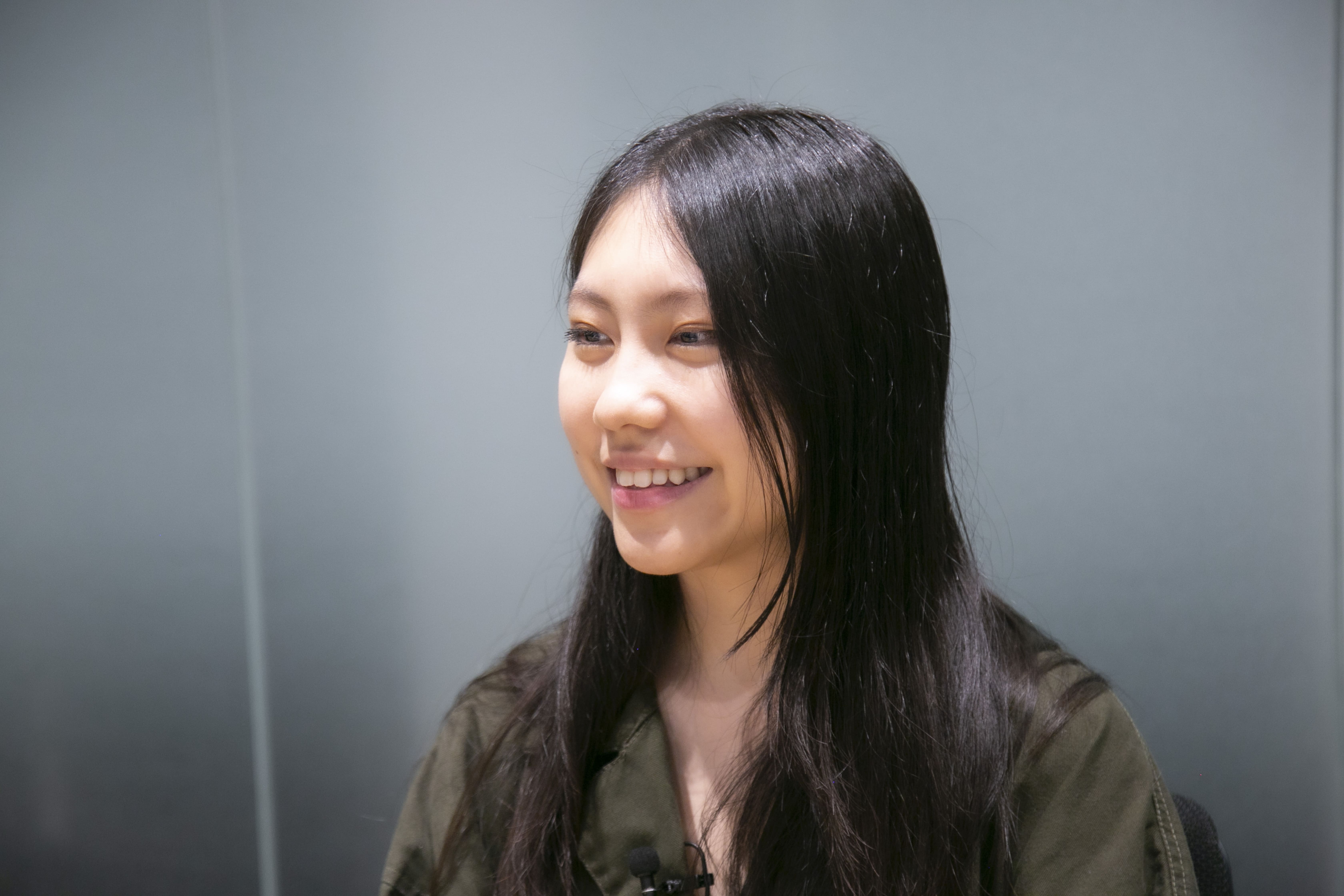 インタビューに答える治田七海さん