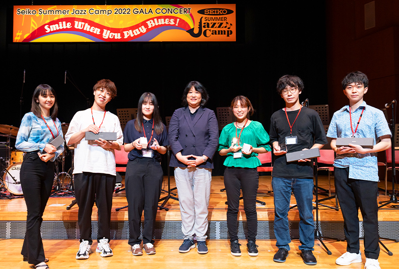 受賞した受講生たち