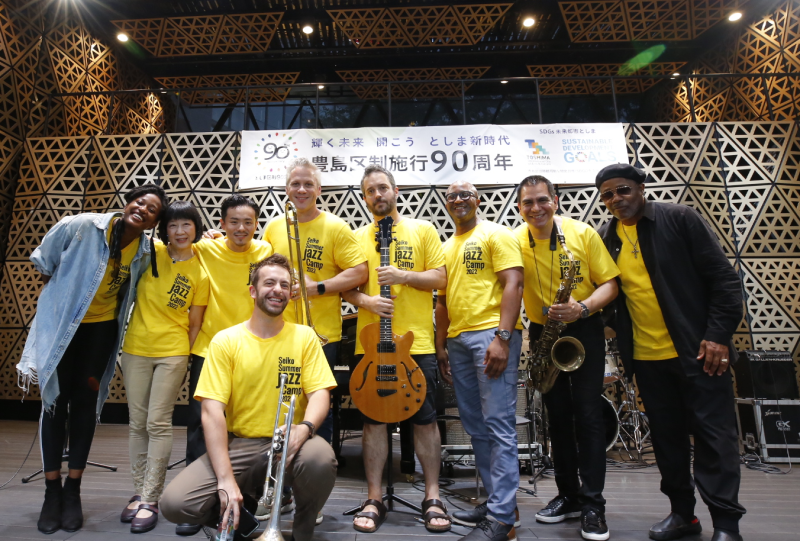 講師たちの集合写真