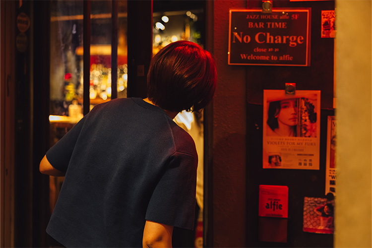 alfieに入店する様子
