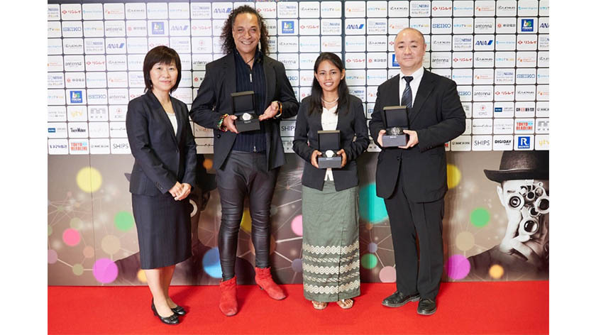 写真:グランプリを受賞したミミルイン監督(右から2番目) イメージ