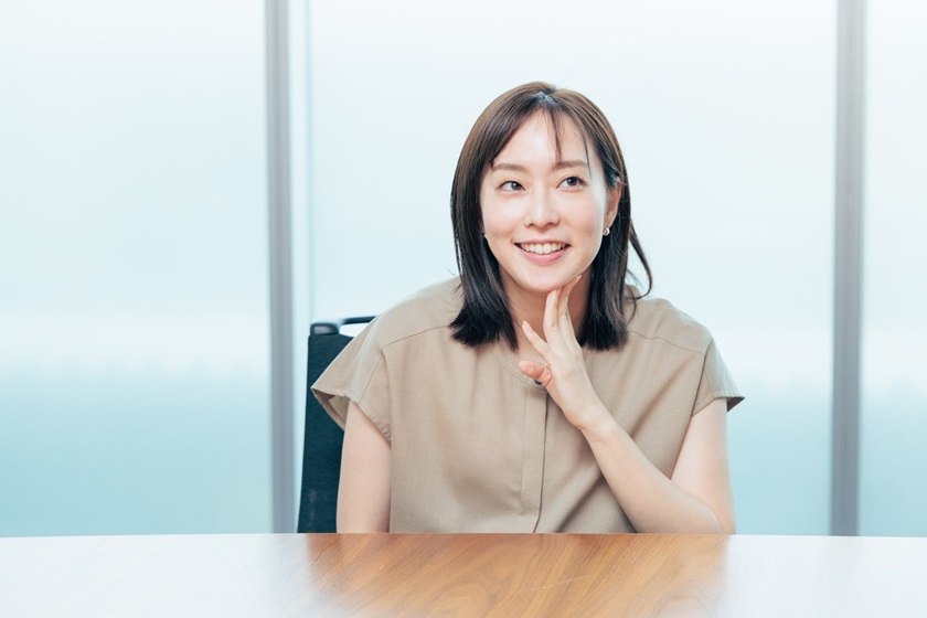 インタビューを受ける石川佳純さんの様子
