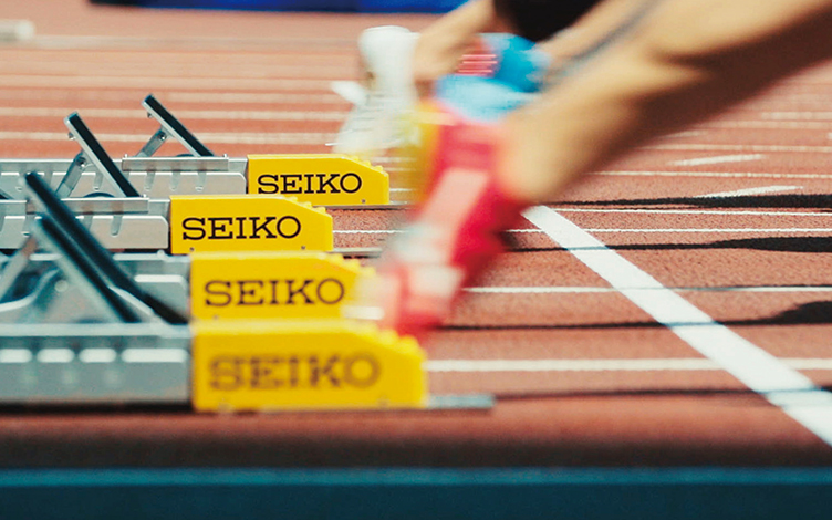 クラウチングスタートの歴史 昔は思い思いのスターティングポーズだった スポーツトリビア セイコーとスポーツ セイコーホールディングス