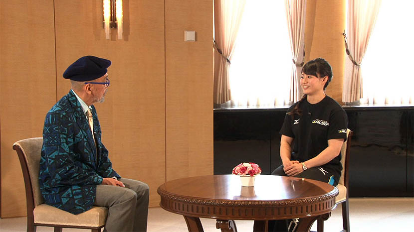 テリー伊藤さん(左)と八木かなえさん(右)
