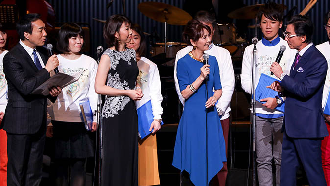 左から宮本隆治、大島花子、柏木由紀子、グループCEOの服部