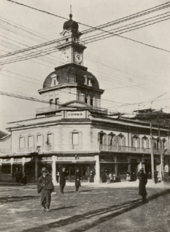 Photo of the Hattori Clock Tower in Ginza, Meiji era