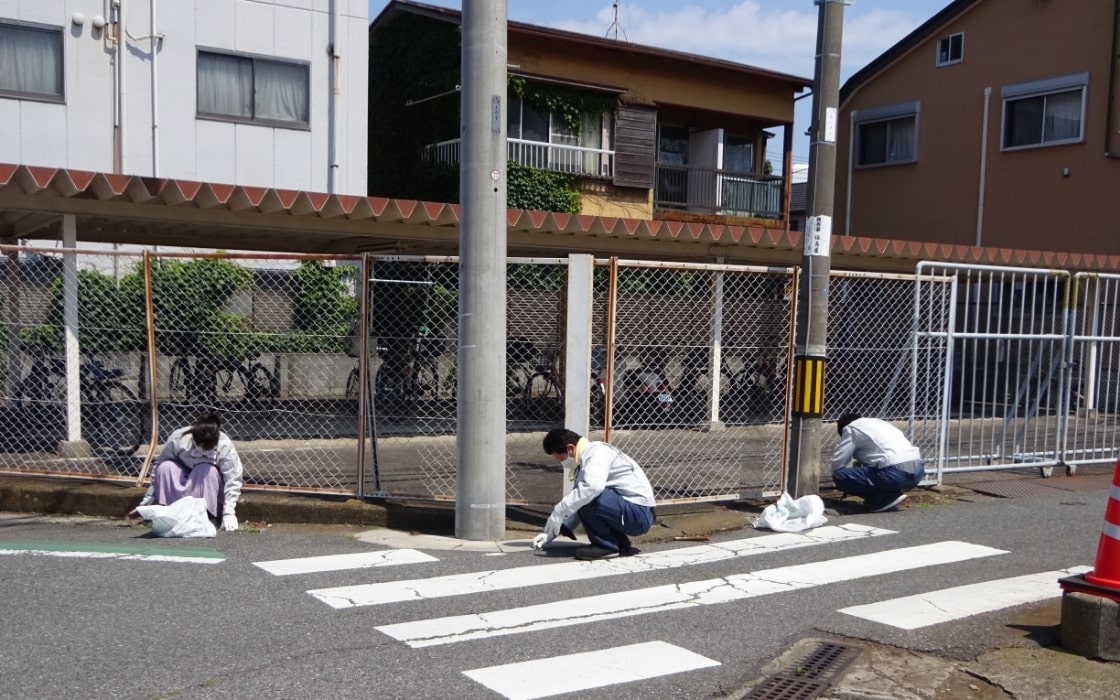 エスアイアイ・クリスタルテクノロジーの清掃活動の様子